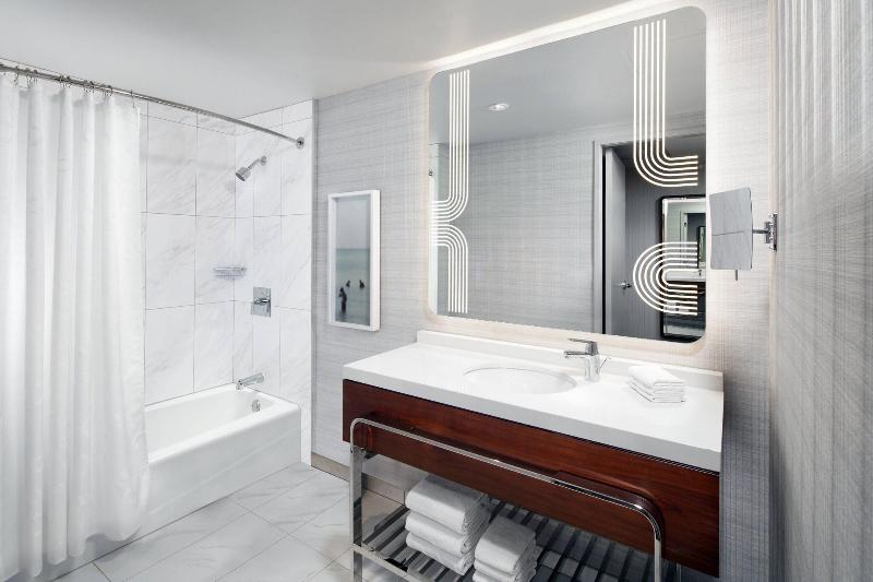 Стандартный Номер Кровать Кинг, Sheraton Grand Los Angeles