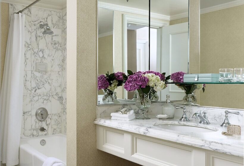 小室, The Langham Huntington, Pasadena