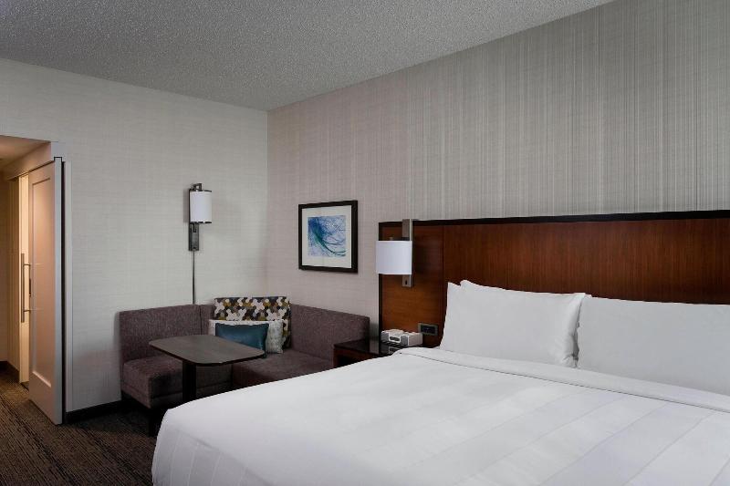 اتاق کلاب, Houston Airport Marriott At George Bush Intercontinental