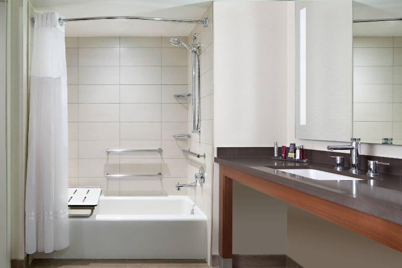 اتاق کلاب, Houston Airport Marriott At George Bush Intercontinental