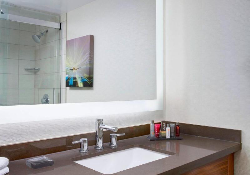 اتاق کلاب, Houston Airport Marriott At George Bush Intercontinental