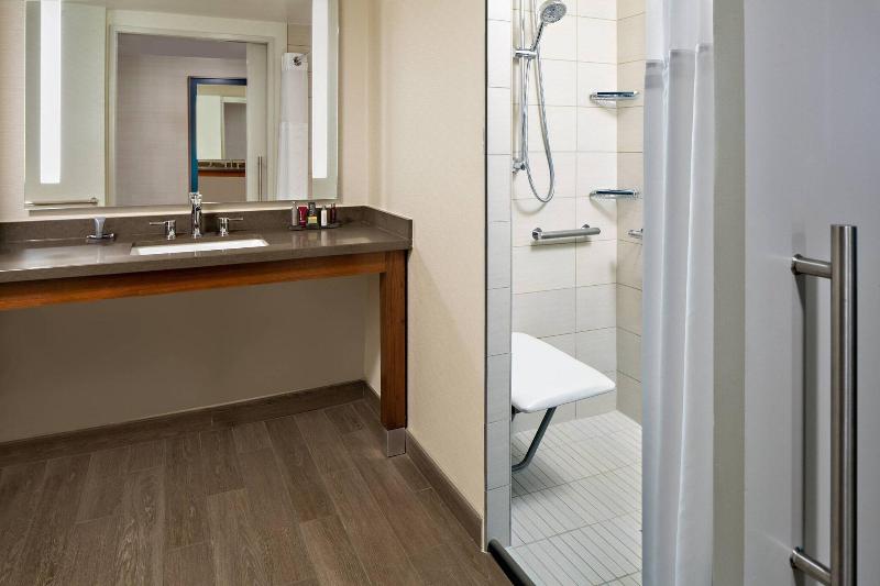 اتاق کلاب, Houston Airport Marriott At George Bush Intercontinental