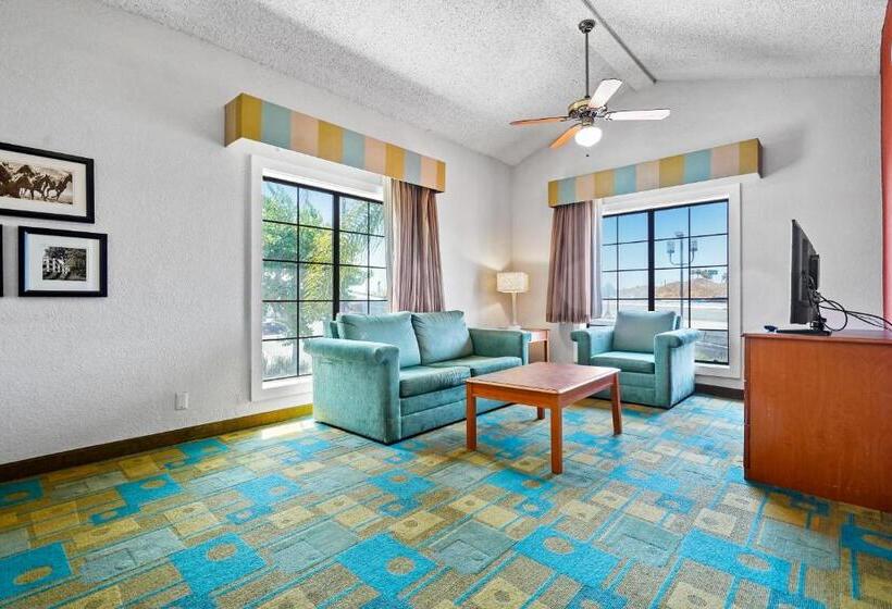 Люкс Кровать Кинг, La Quinta Inn By Wyndham Costa Mesa Orange County