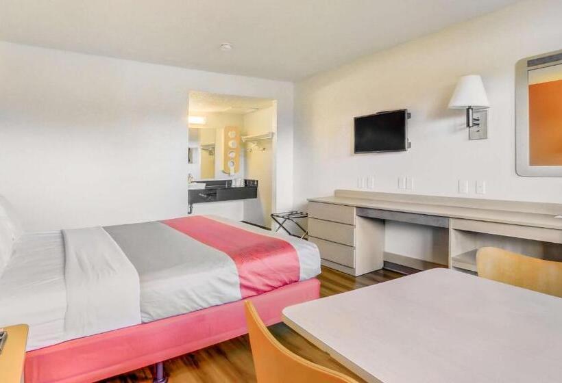 اتاق استاندارد با تخت بزرگ, Motel 6 Medford, Or   North