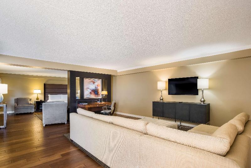 Suite King Size Bed, Sonesta Resort  Hilton Head Island