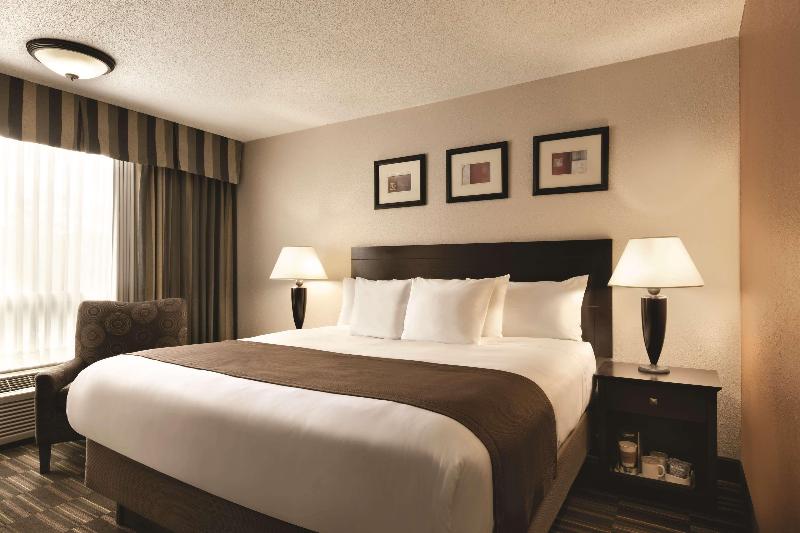 Стандартный Номер Кровать Кинг, Radisson Hotel Louisville North