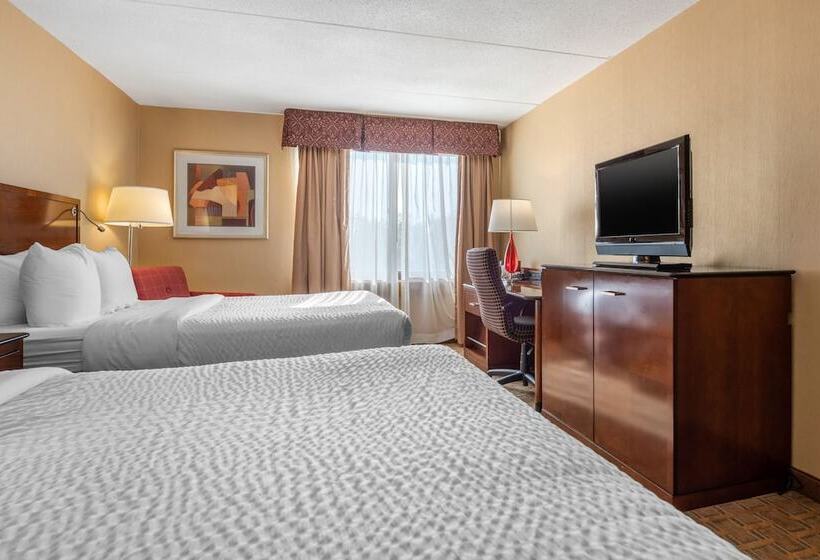 ２ダブルベッドのスタンダードルーム, Clarion Hotel Conference Center On Lake Erie