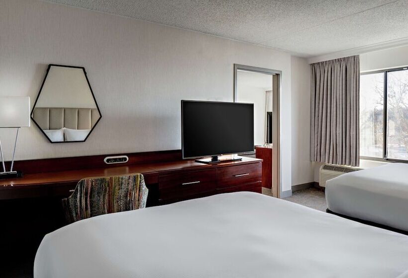 Suíte Familiar, Doubletree By Hilton Fairfield Hotel & Suites