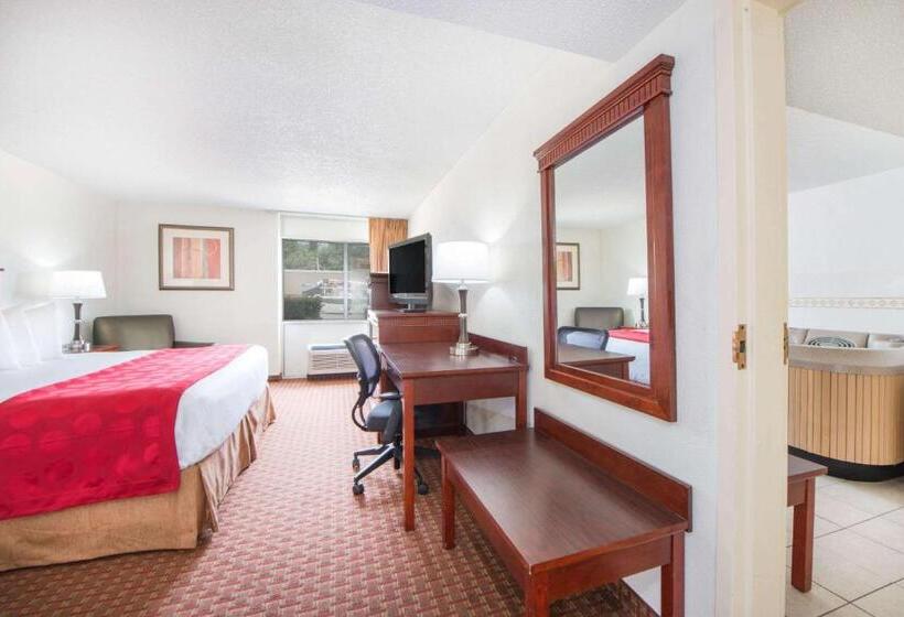 キングサイズベッドのデラックススイート, Ramada By Wyndham Enid
