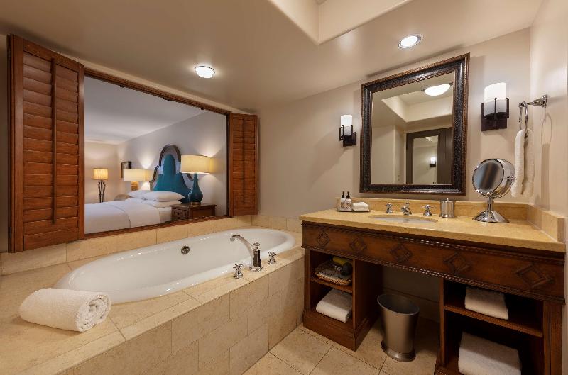 Стандартный Номер Кровать Кинг, Royal Palms Resort And Spa, Part Of Hyatt