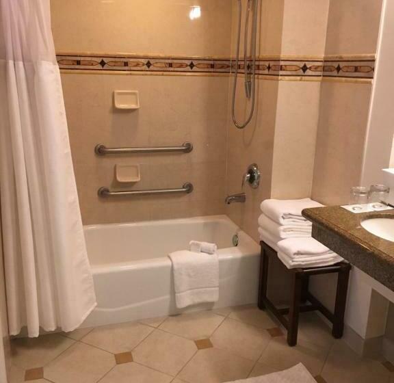 חדר סטנדרט מותאם לאדם עם מוגבלויות, Naples Grande Beach Resort