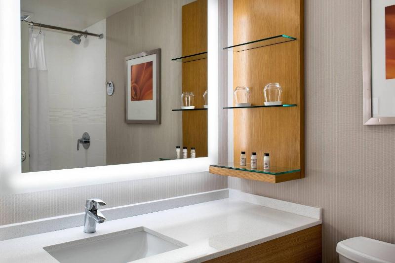 Стандартный Номер Кровать Кинг, Delta Hotels By Marriott Utica