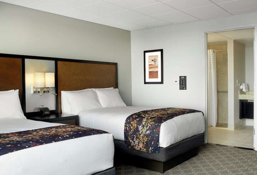 اتاق استاندارد با 2 تخت دوبل, Doubletree By Hilton  Cedar Rapids Convention Complex