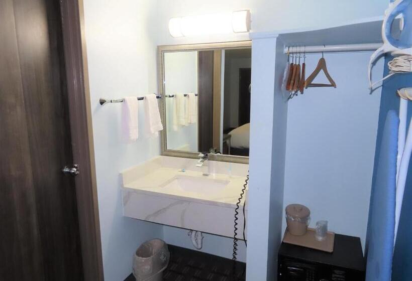 Четырехместный Номер Стандарт, St Charles Hotel Downtown Hudson