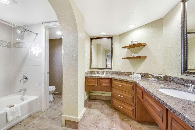 스위트 킹사이즈 침대, Hilton Phoenix Tapatio Cliffs Resort