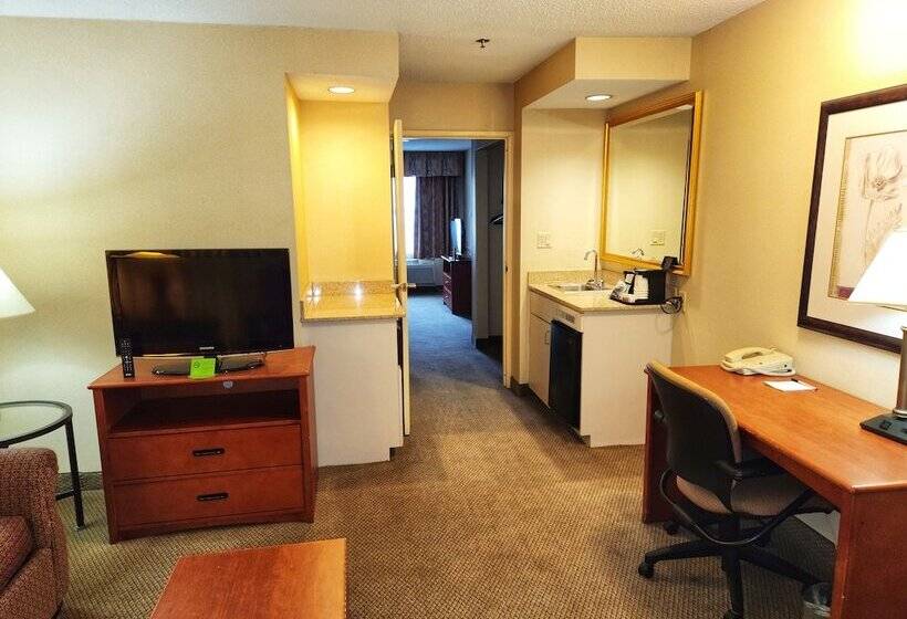 Люкс Кровать Кинг, La Quinta By Wyndham Appleton College Avenue