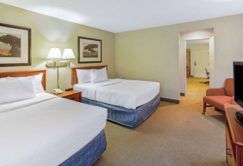 Апартаменты 1 Спальня, La Quinta By Wyndham Appleton College Avenue