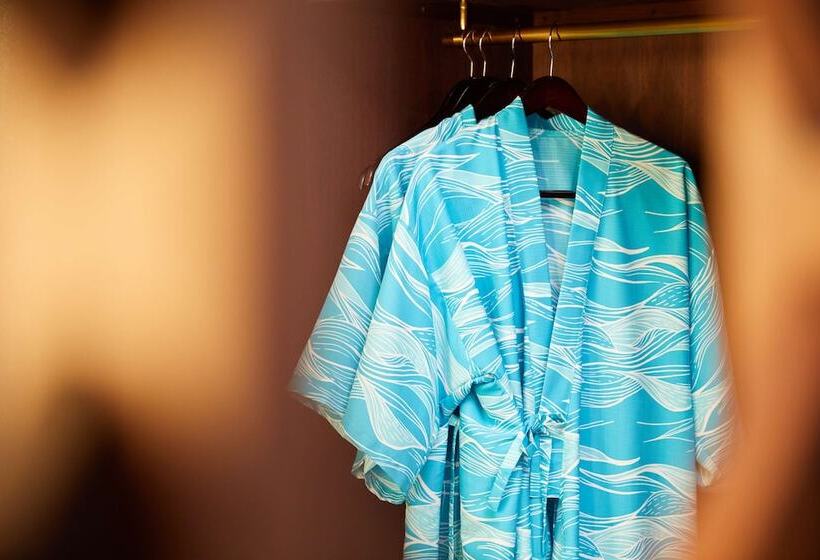 سوییت با چشم‌انداز دریا, Outrigger Waikiki Beachcomber