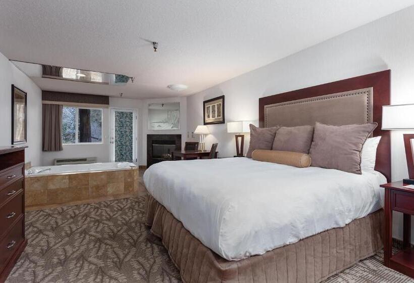 Deluxe Suite King Bed, Shilo Inn Suites Hotel   Bend