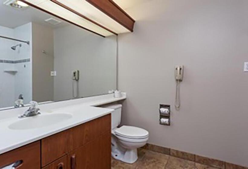 Deluxe Suite King Bed, Shilo Inn Suites Hotel   Bend