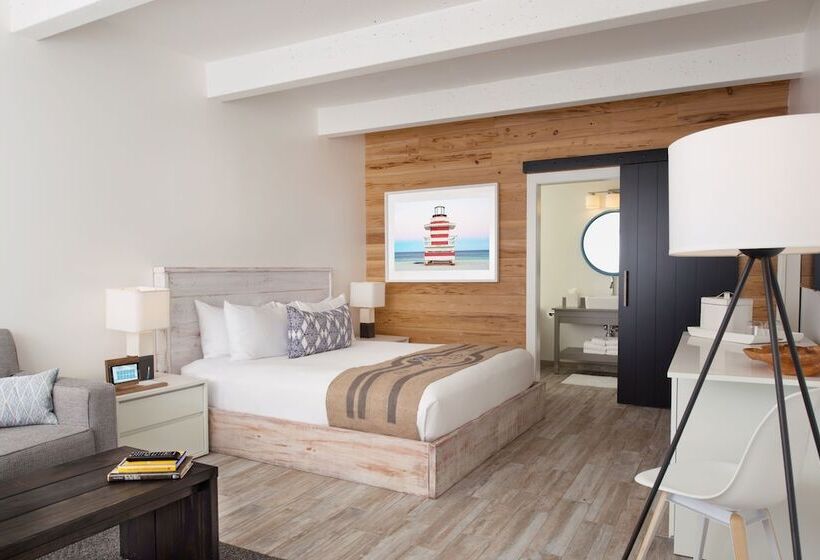 اتاق لوکس با چشم‌انداز استخر, The Gates Hotel Key West