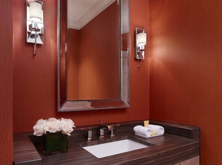 سوئیت با تخت بزرگ, The Rittenhouse
