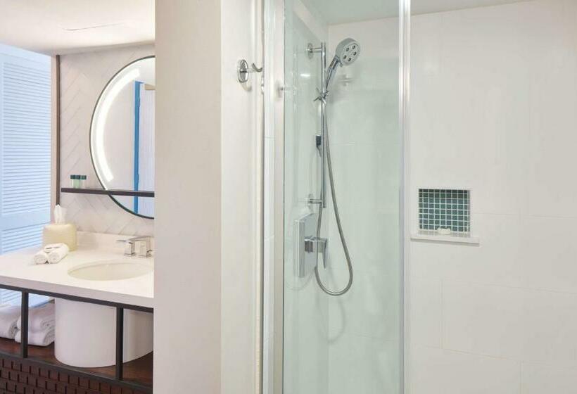 اتاق استاندارد با تخت بزرگ, Outrigger Waikiki Beachcomber