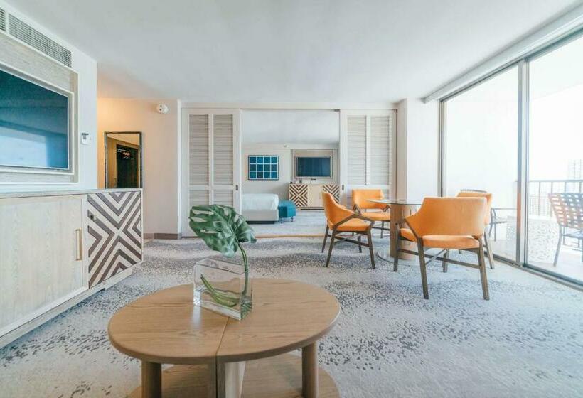 سوئیت با تخت بزرگ, Outrigger Waikiki Beachcomber