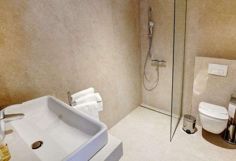 اتاق استاندارد, Ajdovec