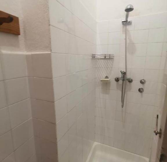 اتاق استاندارد چهارنفره با سرویس بهداشتی مشترک, Hostel Pod Voglom