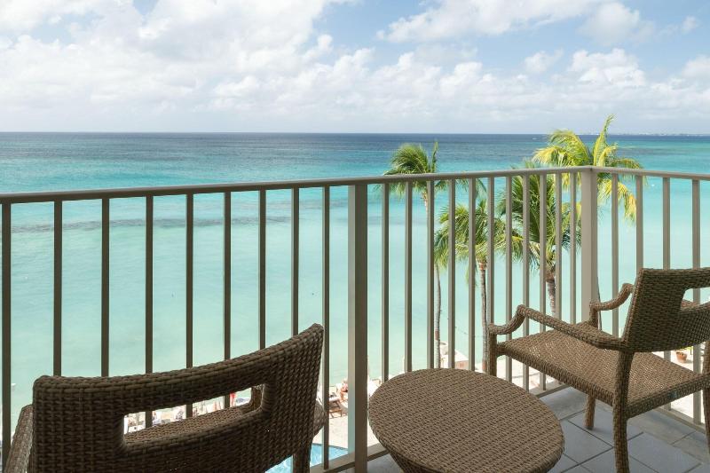 اتاق استاندارد با تخت بزرگ, Grand Cayman Marriott Resort