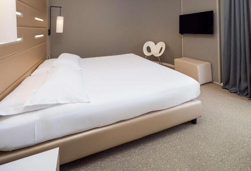اتاق استاندارد چهار تخته, Best Western Plus Tower Hotel Bologna