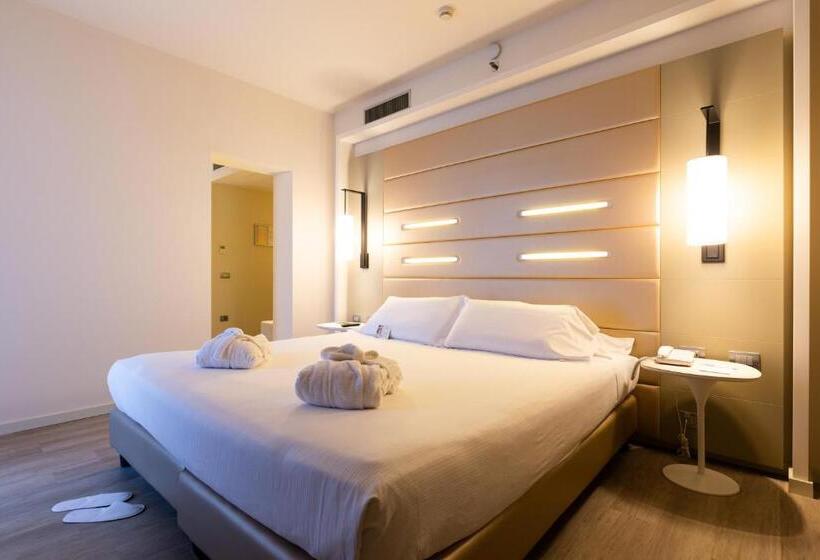 سوییت جونیور, Best Western Plus Tower Hotel Bologna