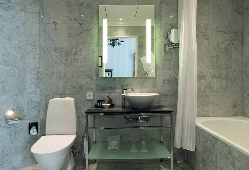 سوییت جونیور, Elite Hotel Mollberg