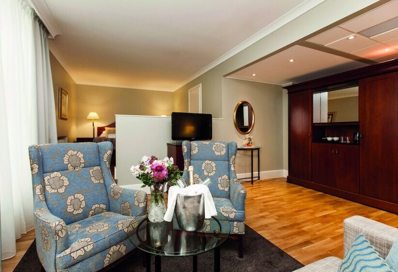 سوییت جونیور, Elite Hotel Mollberg