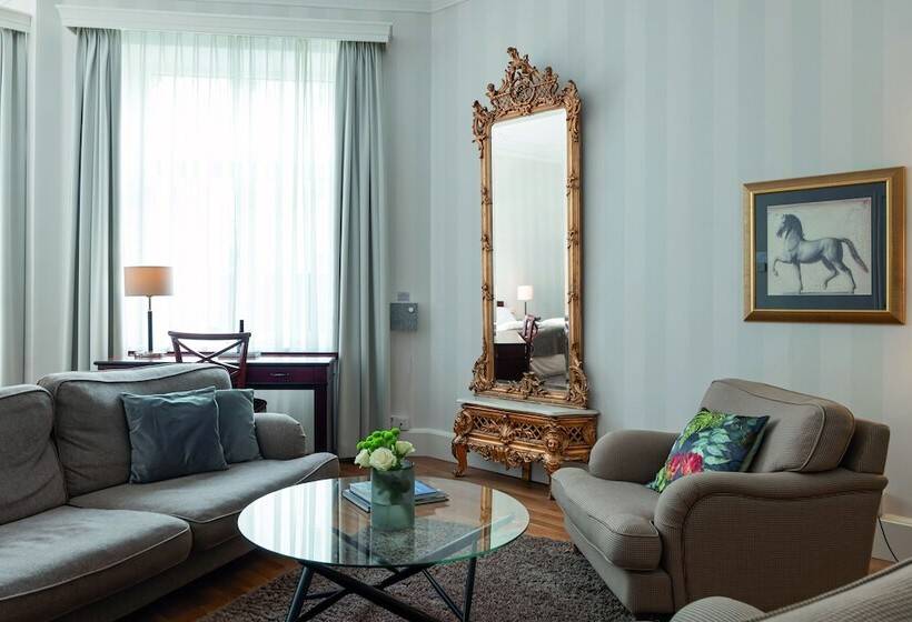 سوییت جونیور, Elite Hotel Mollberg