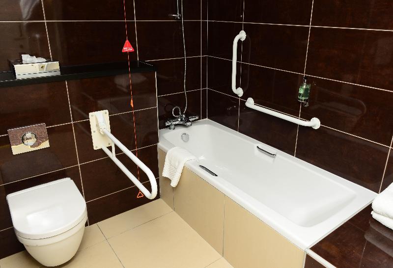 Номер Стандарт Адаптированный для Инвалидов, Holiday Inn Telford Ironbridge, An Ihg