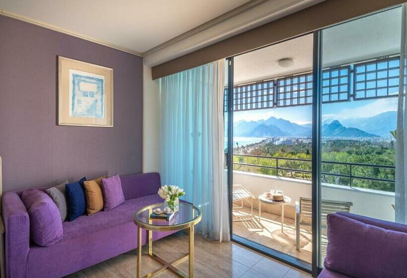 اتاق راحتی با چشم‌انداز دریا, Rixos Downtown Antalya, The Land of Legends Access