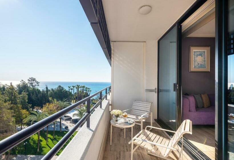 اتاق راحتی با چشم‌انداز دریا, Rixos Downtown Antalya, The Land of Legends Access