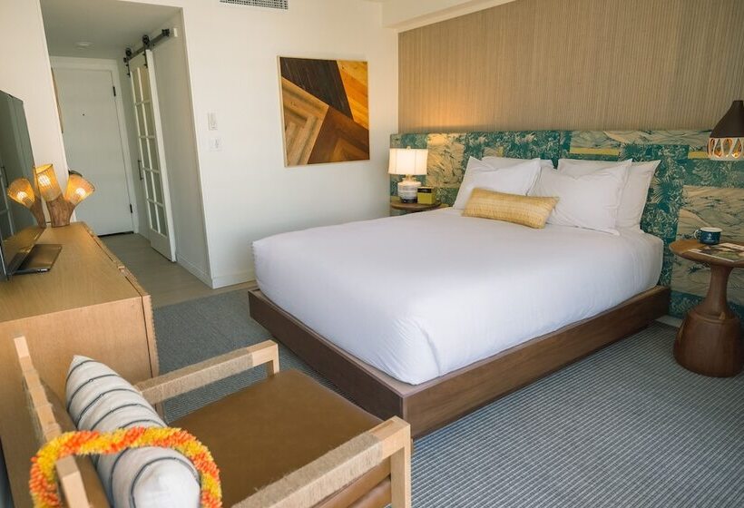 بانگلوی استاندارد, The Surfjack Hotel & Swim Club