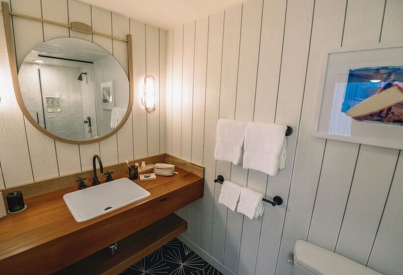 سوئیت 2 خوابه, The Surfjack Hotel & Swim Club