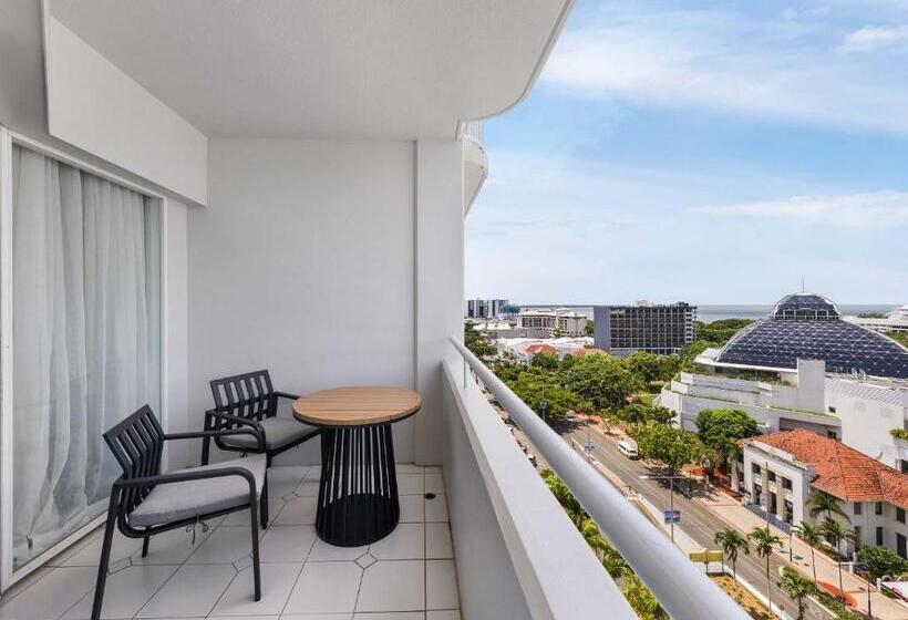 전망 디럭스룸 킹침대, Pullman Cairns International