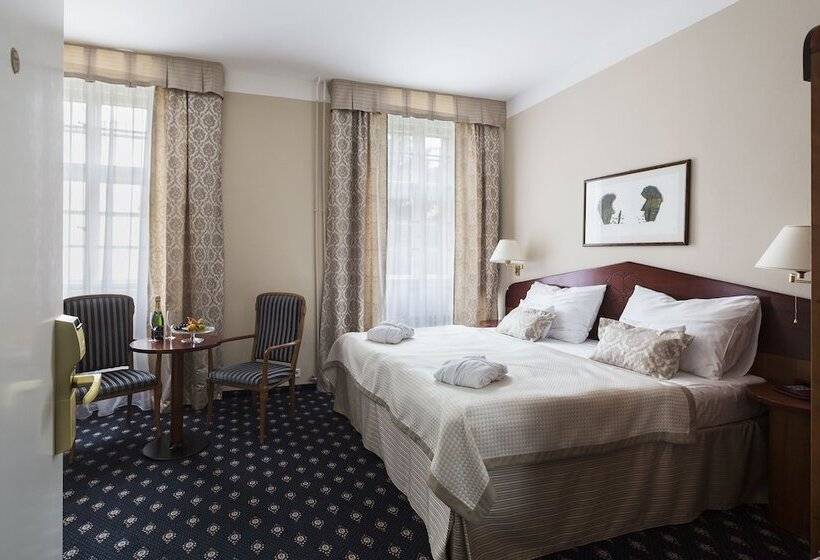 Quarto Deluxe, Pytloun Old Armoury Hotel Prague, Stará Zbrojnice