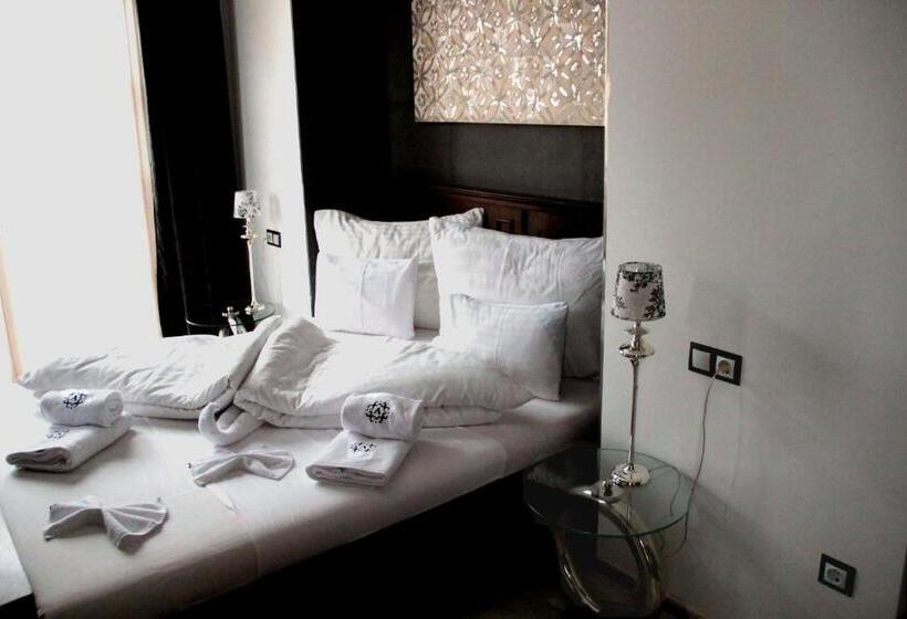 اتاق لوکس با وان آب گرم, Boutique Hotel Annuska