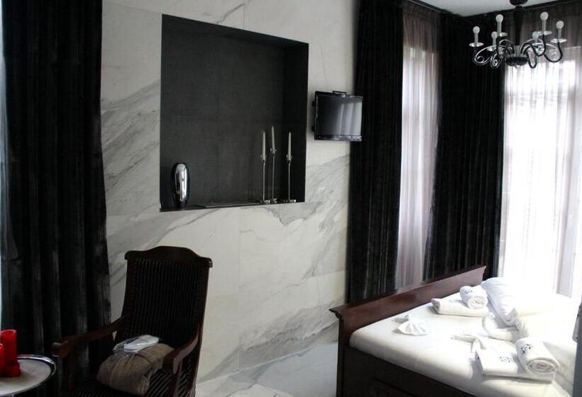 اتاق لوکس با وان آب گرم, Boutique Hotel Annuska