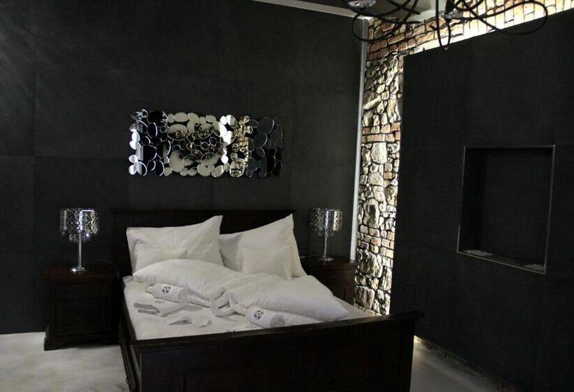 اتاق لوکس با وان آب گرم, Boutique Hotel Annuska