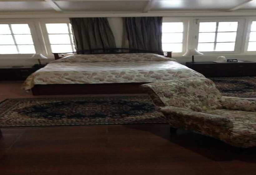 디럭스 룸, Springfields   A Heritage Palace Since 1902