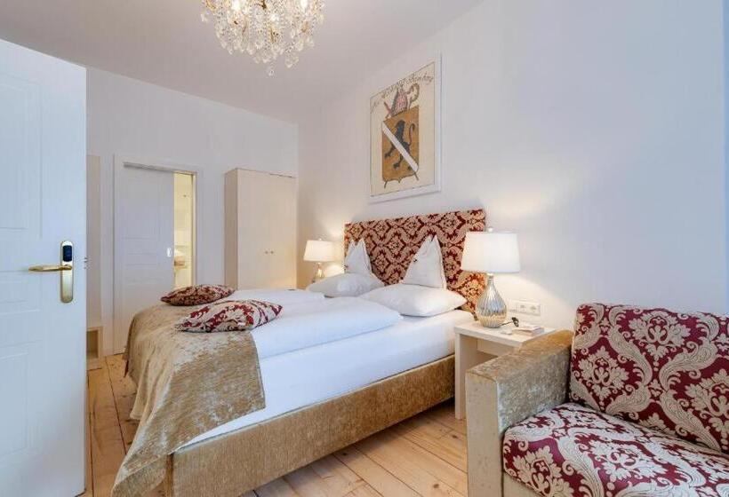 Номер Стандарт Трехместный, Boutique Hotel Goldenes Lamm