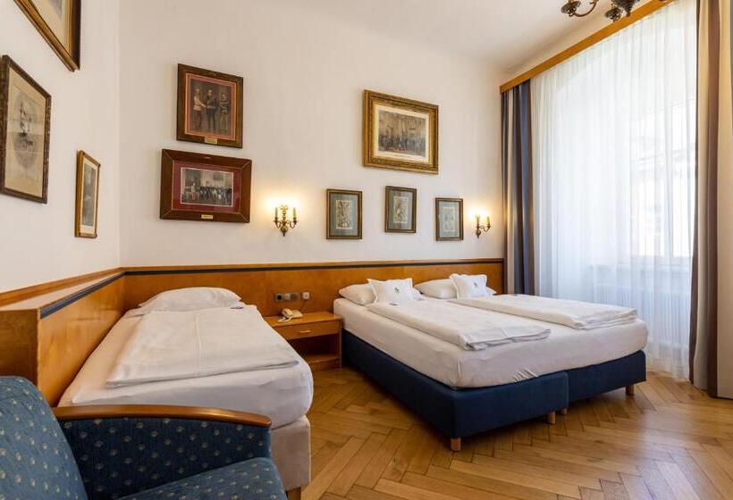 Номер Стандарт Трехместный, Boutique Hotel Goldenes Lamm