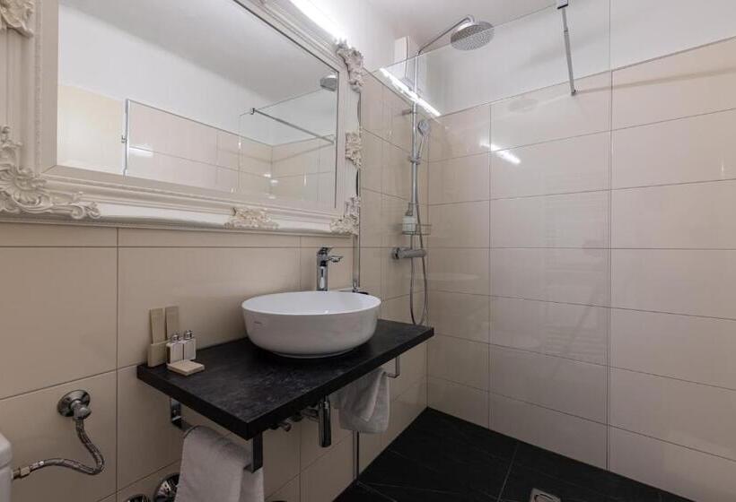 Номер Комфорт, Boutique Hotel Goldenes Lamm